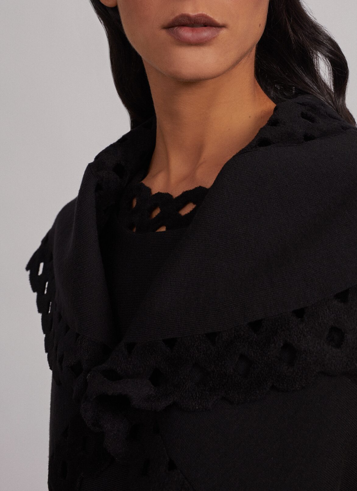 Alaïa Edition 2007 Sleeveless openwork bolero
 ALAÏA  ALAÏA EDITION 2007 SLEEVELESS OPENWORK BOLERO